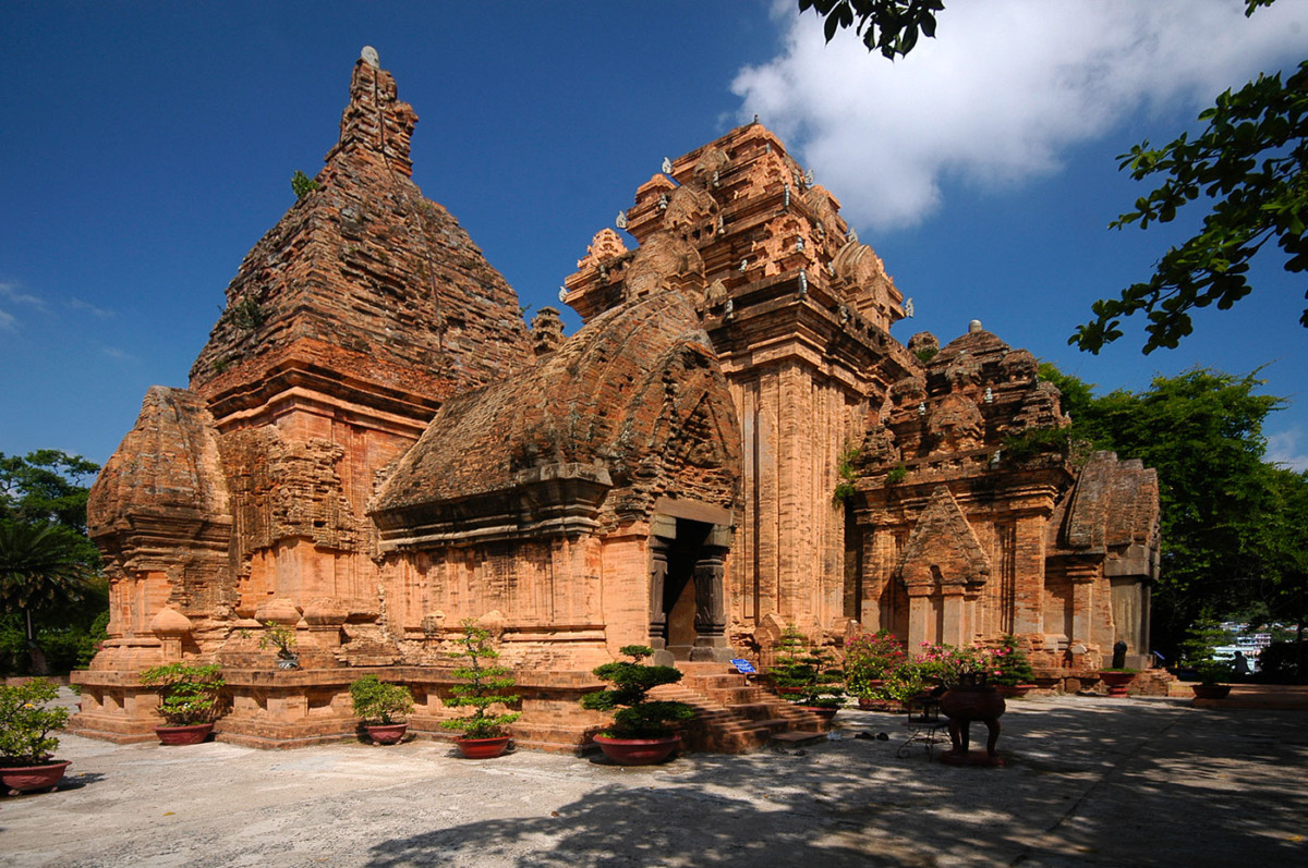 Bỏ túi kinh nghiệm du lịch Tháp Bà Ponagar