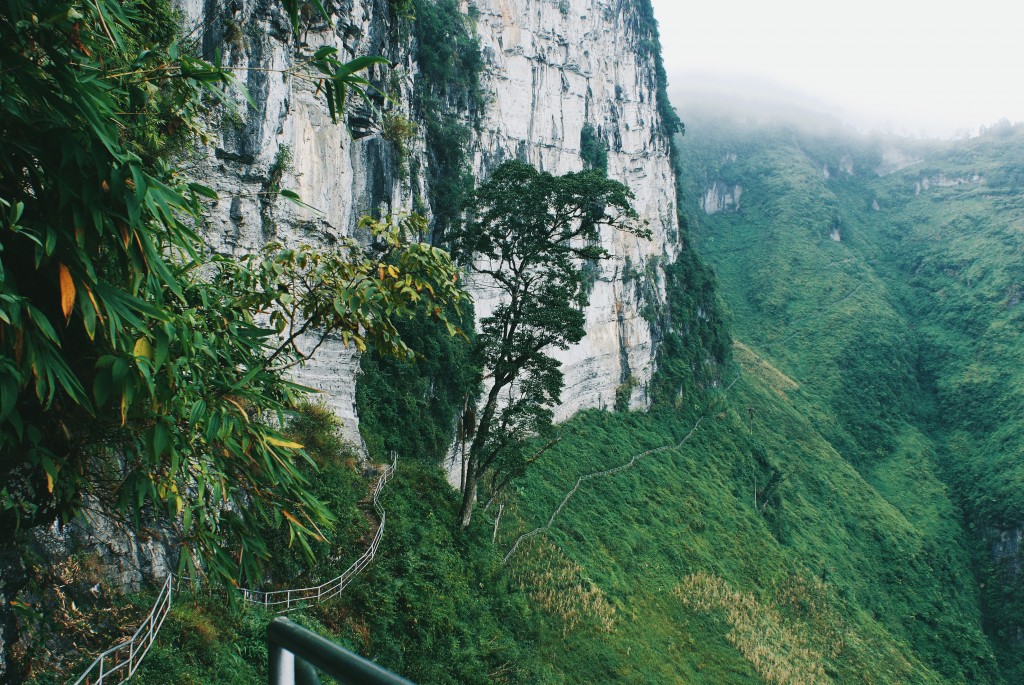 Đường lên vách đá trắng