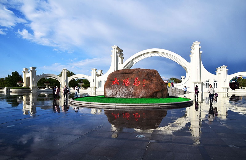 Cảnh quan yên bình tại khu thắng cảnh Đảo Mặt Trời Cáp Nhĩ Tân