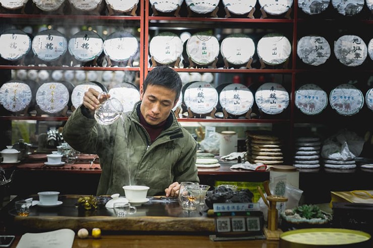 Cửa hàng bán trà Phổ Nhĩ tại Phố cổ Lệ Giang
