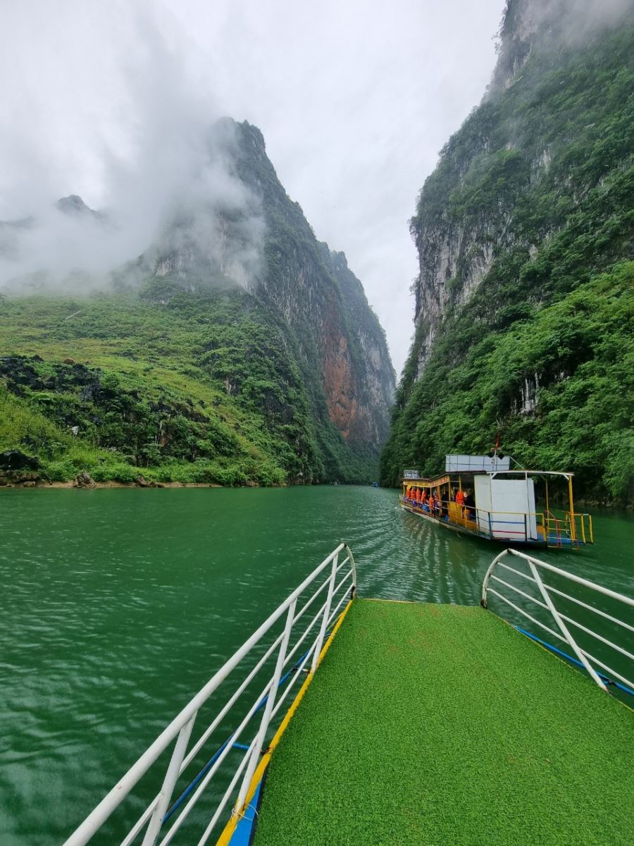 Du thuyền trên sông Nho Quế