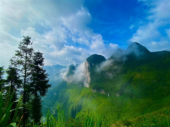 Vách đá trắng Hà Giang